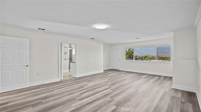 unfurnished room with light hardwood / wood-style flooring and crown molding