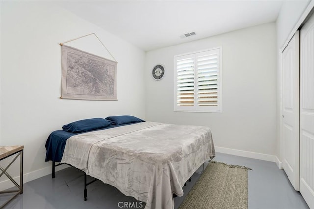 bedroom with a closet