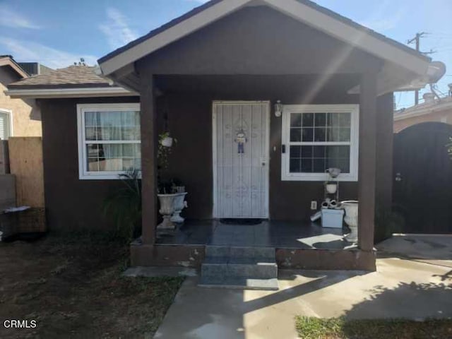 view of front facade featuring stucco siding