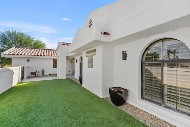 view of yard with a patio