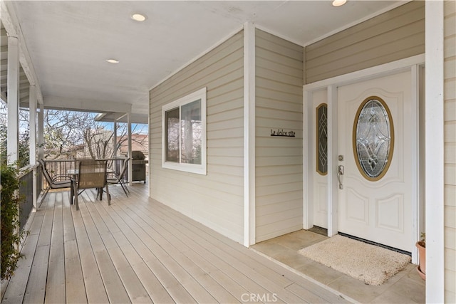 doorway to property with covered porch