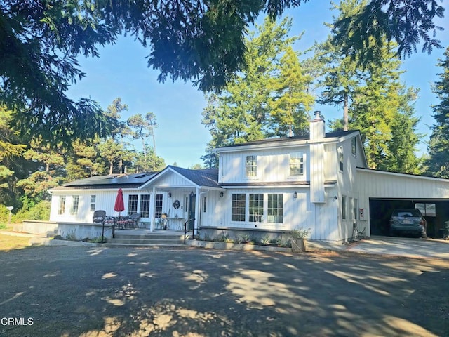 view of front facade featuring a garage