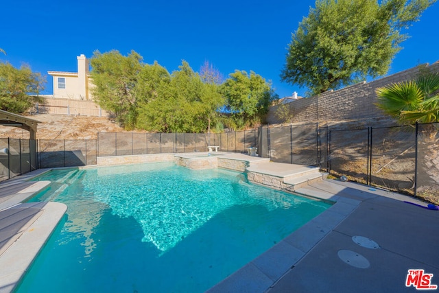 view of swimming pool