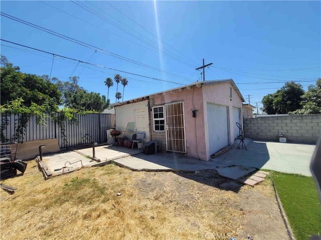 view of outdoor structure featuring a yard