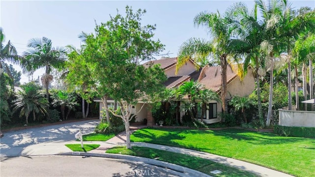 view of front of property with a front lawn