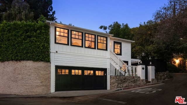 view of front facade featuring a garage