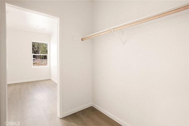 13990 Pineland Cir, Magalia, CA 95954 - walk in closet featuring wood finished floors