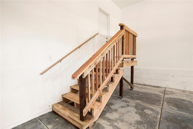 13990 Pineland Cir, Magalia, CA 95954 - stairway with concrete floors
