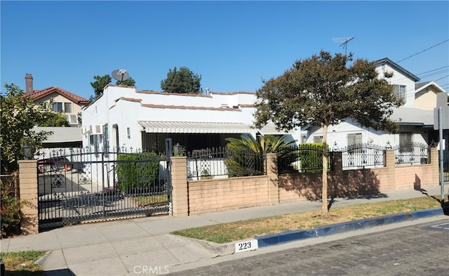 view of front of property