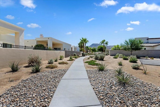 view of yard with a mountain view