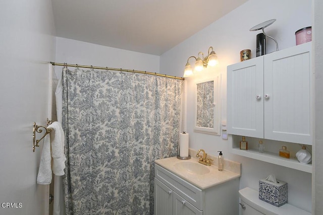 bathroom featuring a shower with curtain, vanity, and toilet