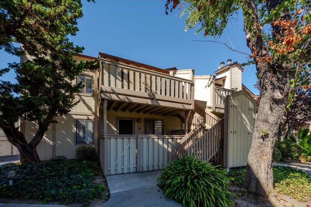 view of front of property with a balcony