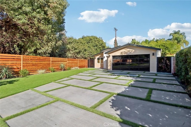 view of yard featuring a patio