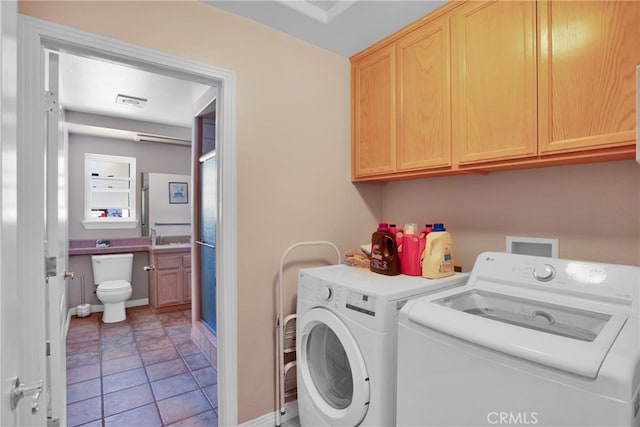 washroom featuring light tile patterned flooring and independent washer and dryer