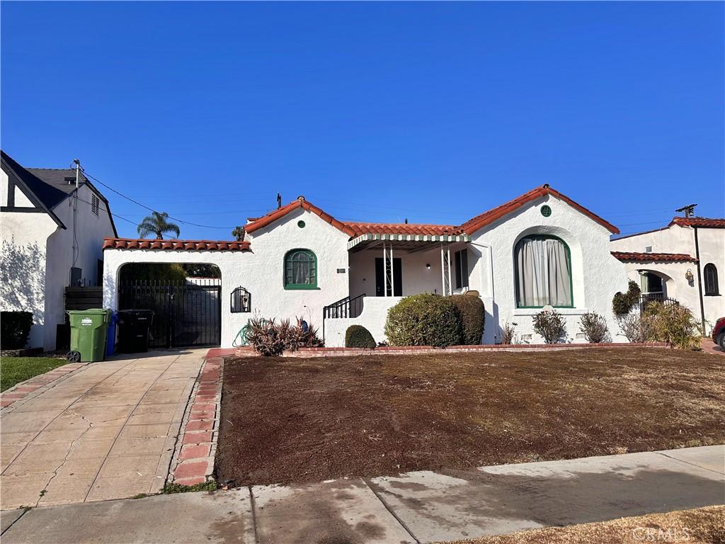 view of mediterranean / spanish-style house