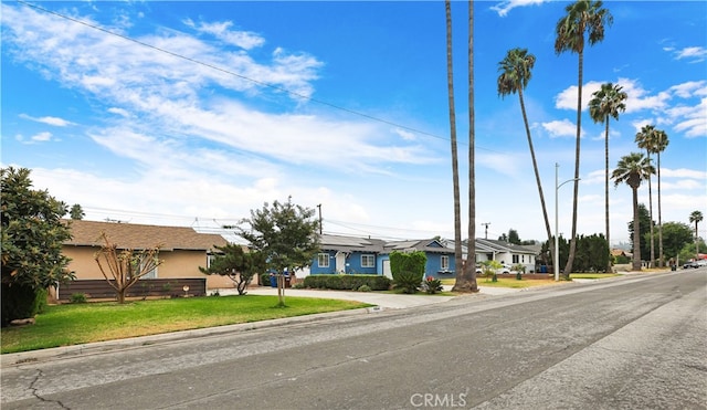 single story home with a front yard