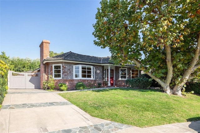 view of front of house featuring a front yard