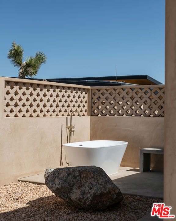 bathroom with a tub