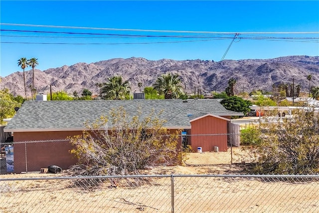 view of front of home featuring a mountain view