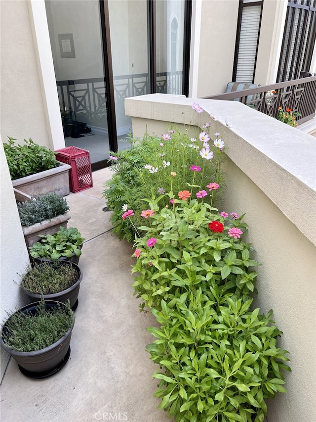 11847 Gorham Ave Unit 403, Los Angeles, CA 90049 - exterior space