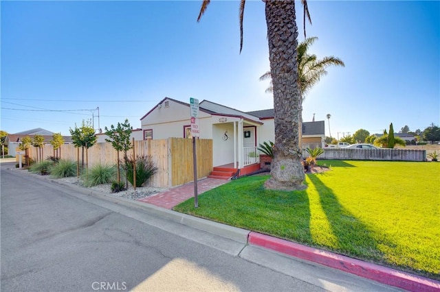 view of front of house with a front yard