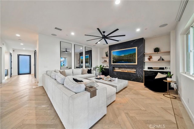 living room featuring recessed lighting, visible vents, baseboards, and a ceiling fan