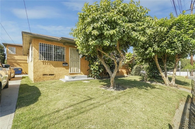 view of front facade with a front lawn