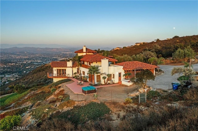 bird's eye view with a mountain view