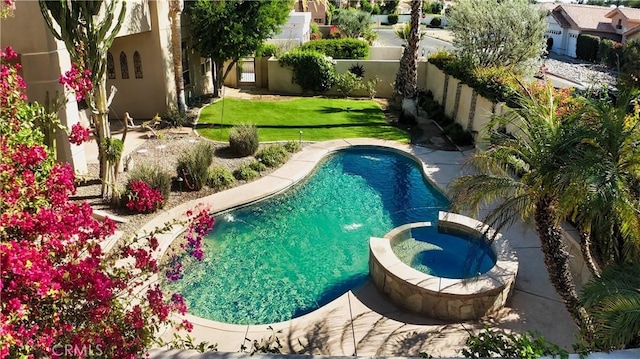 view of pool featuring an in ground hot tub and a lawn