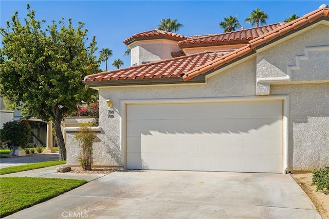 view of front facade with a garage