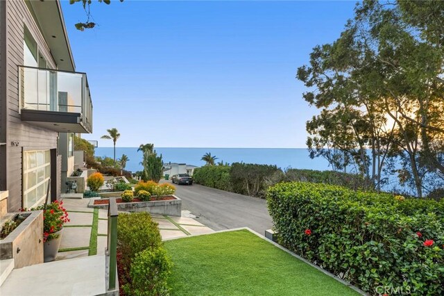 view of yard with a water view