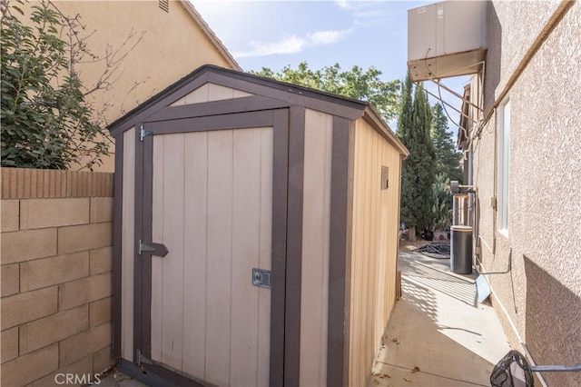 view of outbuilding