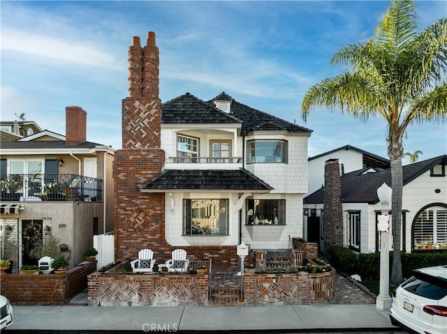 view of front of home featuring a balcony