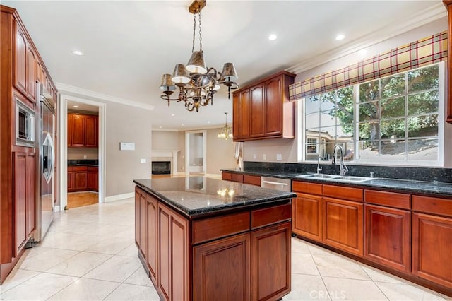 kitchen with sink, a chandelier, hanging light fixtures, a center island, and crown molding