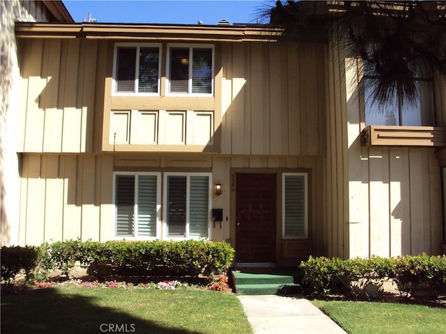 view of front facade