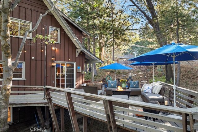 309 Castle Gate Rd, Lake Arrowhead, CA 92352 - deck featuring an outdoor living space with a fire pit