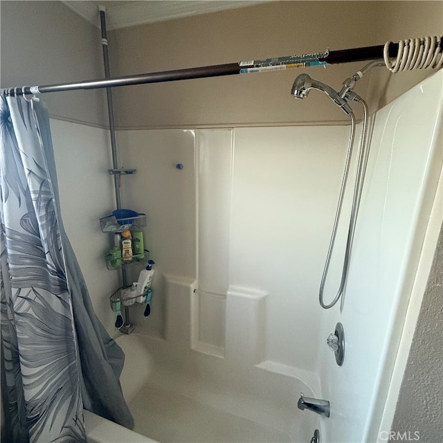 bathroom featuring shower / bath combo with shower curtain