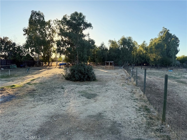 view of yard featuring a rural view