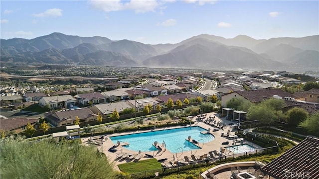 birds eye view of property featuring a mountain view