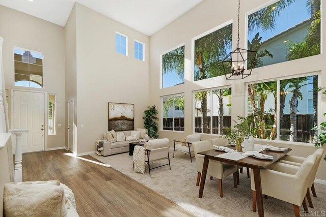 sunroom featuring a notable chandelier