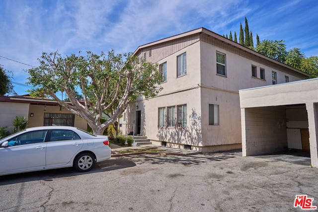 view of front of property featuring a carport