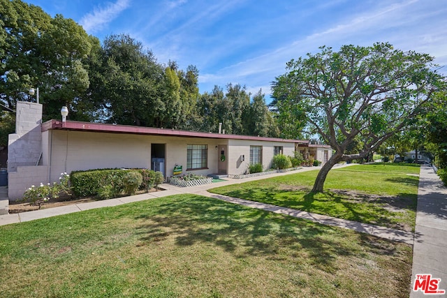 ranch-style home with a front yard