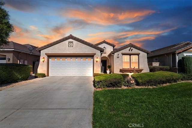 view of front facade featuring a yard and a garage