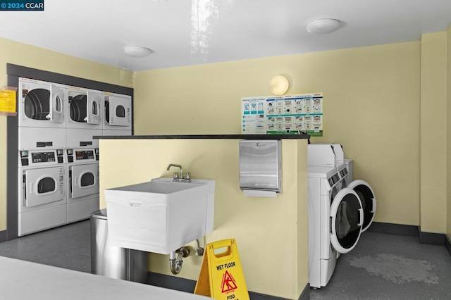 washroom featuring separate washer and dryer, sink, and stacked washer and clothes dryer