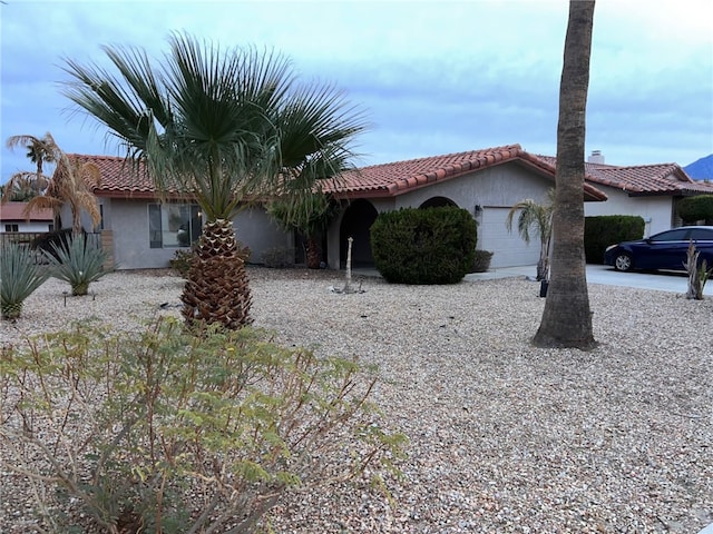 view of front facade with a garage