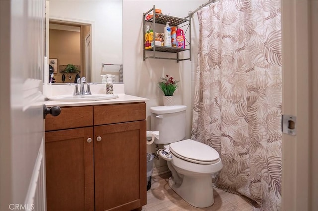 full bath featuring toilet, vanity, and a shower with shower curtain