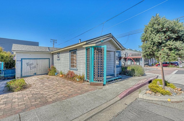 view of front of house featuring a garage