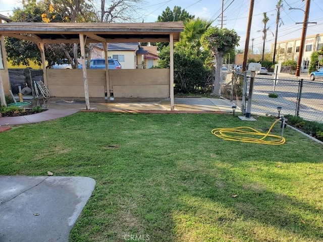 view of yard featuring a patio