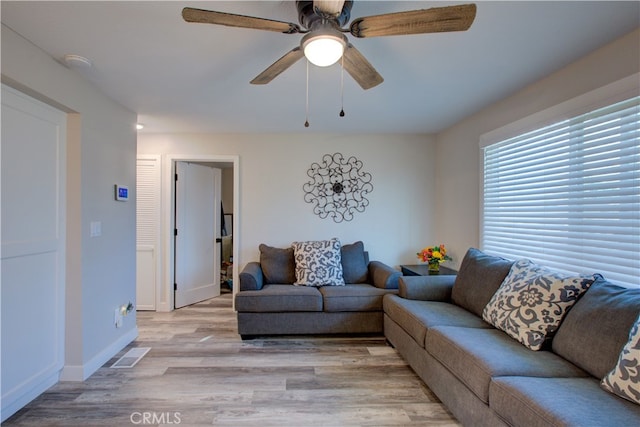 living room featuring light hardwood / wood-style flooring and ceiling fan