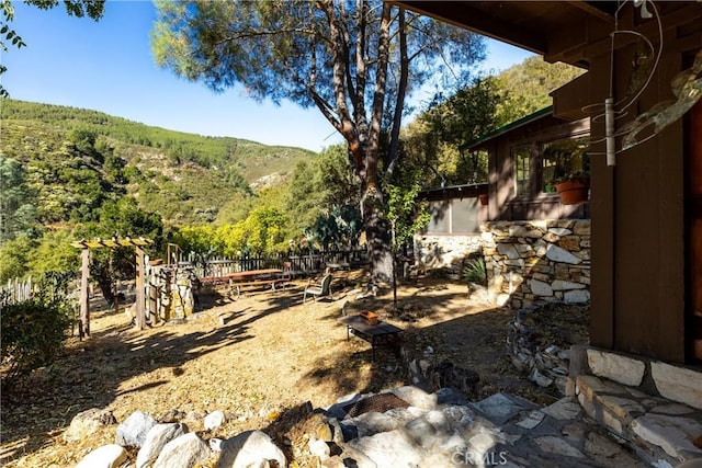 view of yard with a mountain view